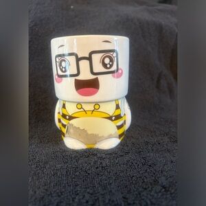 A Bee eyeglass mug